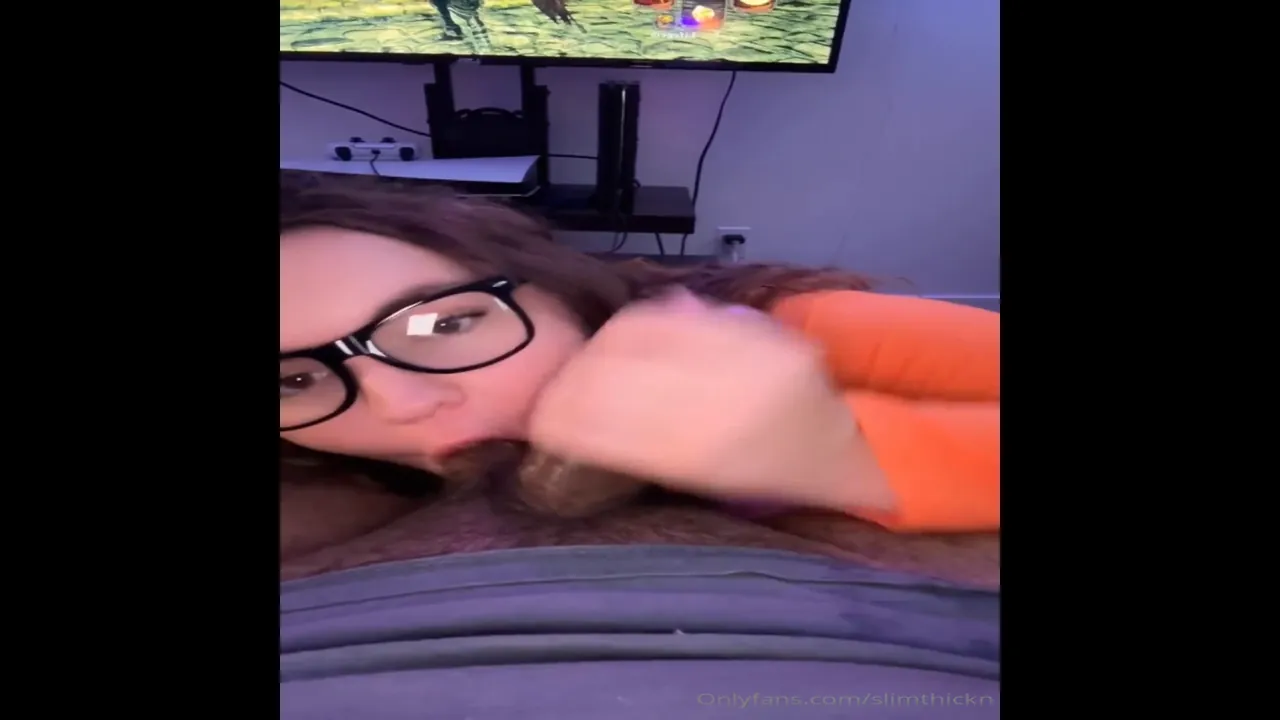 Velma cosplay PAWG makes Mexican nut inside her